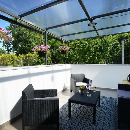 One Luxury Suites Егер Екстериор снимка