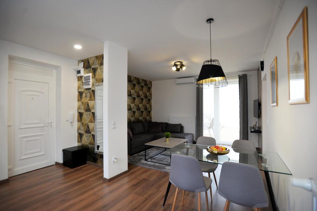 One Luxury Suites Егер Екстериор снимка