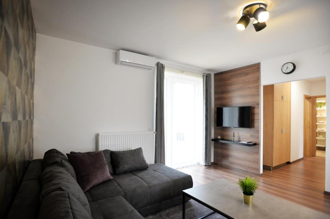 One Luxury Suites Егер Екстериор снимка