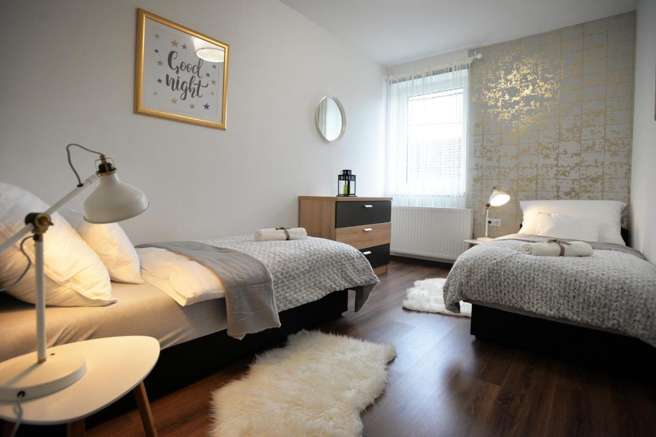 One Luxury Suites Егер Екстериор снимка