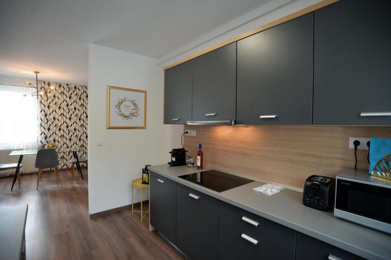 One Luxury Suites Егер Екстериор снимка