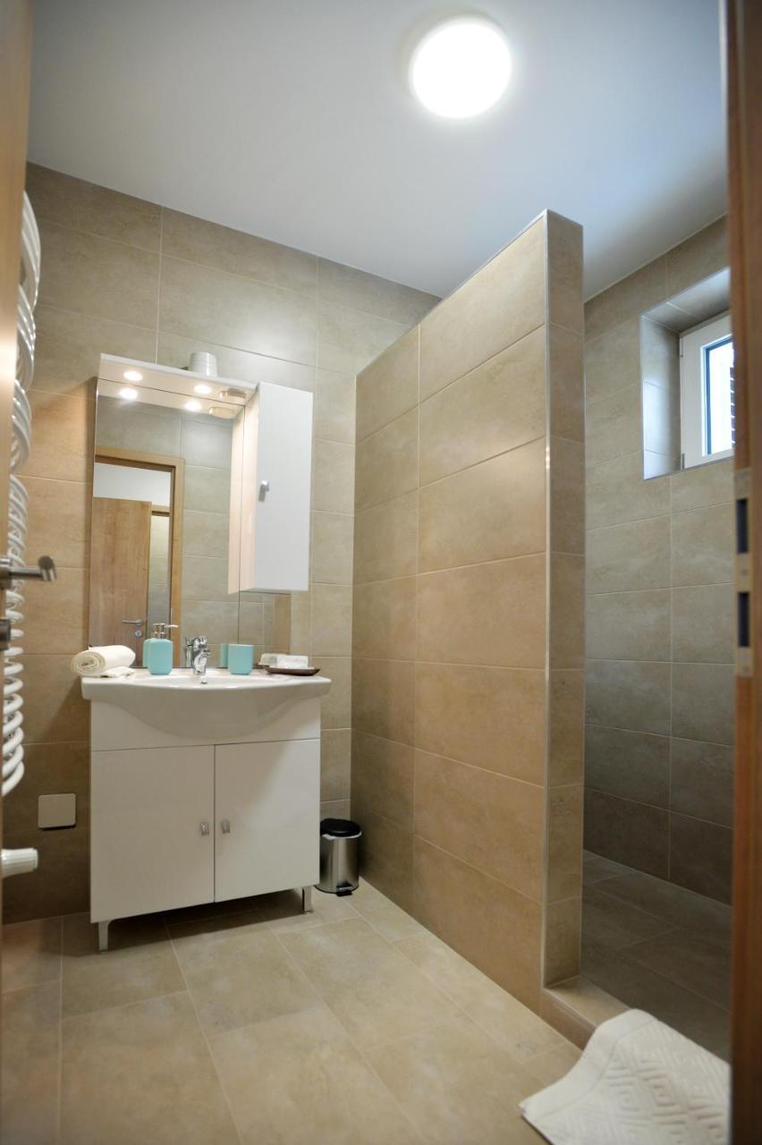 One Luxury Suites Егер Екстериор снимка